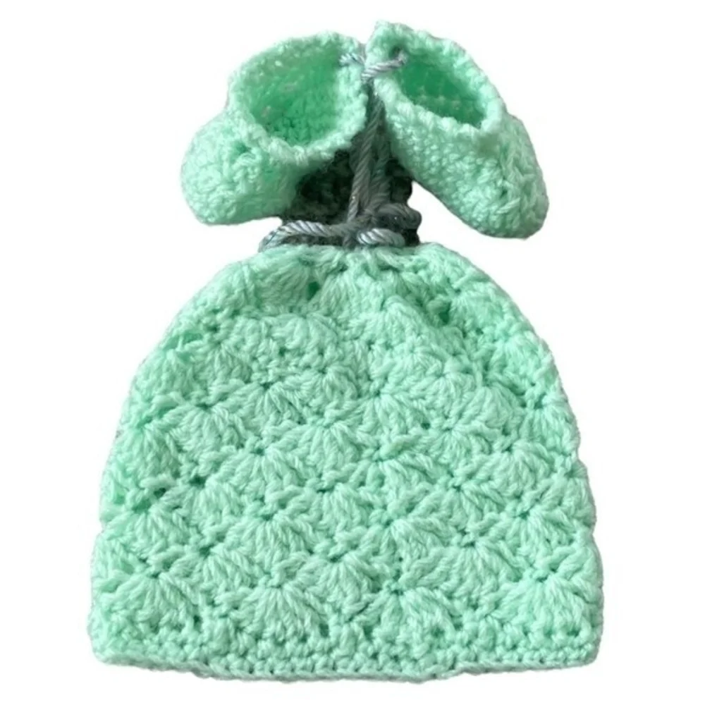 NWOT Baby Girl Light Green Knitted Beanie Hat & Socks Set Hand Crafted One Size
